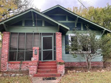 Main picture of 1907 Wood St