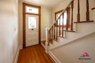 Main picture of 2047 NE Davis St