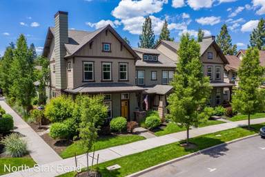 Main picture of 2617 NW Crossing Dr