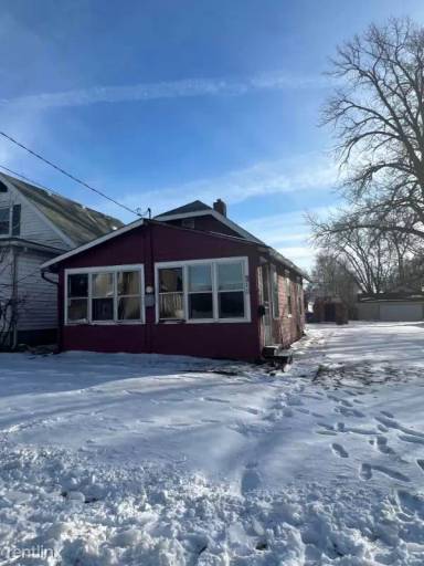 Main picture of 910 E Marietta Ave