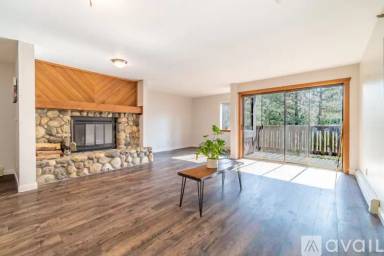 Main picture of 335 Ski Way