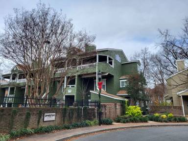 Main picture of 425 W 8th St
