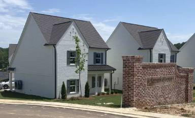 Main picture of 676 Cottage Grove Cir