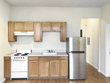 Main picture of 1735 Lake St