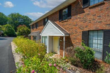 Main picture of 2120 Newport Lndg