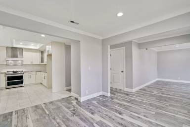 Main picture of 520 Woodstock Way