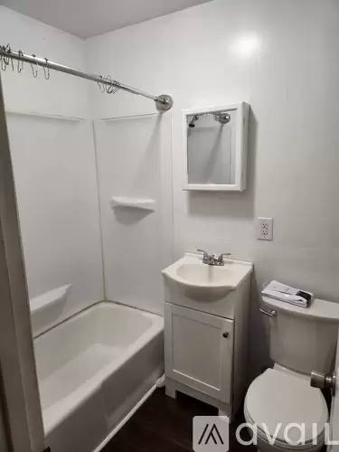 Main picture of 1213 E Main St