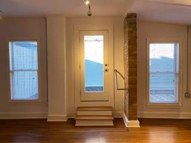 Main picture of 666 N High St