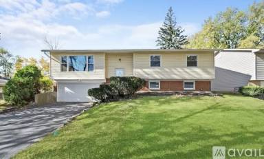 Main picture of 7008 Hawthorne Ln