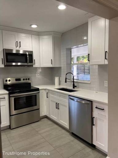 Main picture of 125 E Miller St