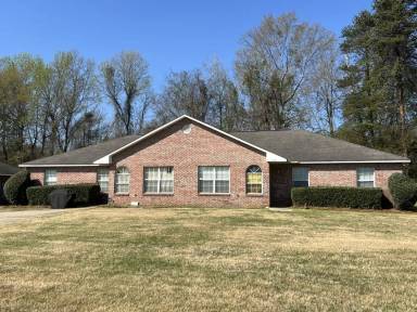 Main picture of 210 Harmon Dr