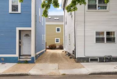 Main picture of 157 1/2 5th St