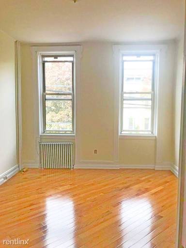 Main picture of 458 Woodward Ave