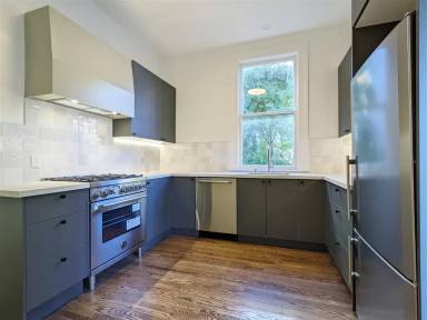 Main picture of 463 Greenwich St