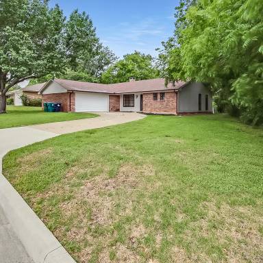 Main picture of 1329 E Windsor Dr