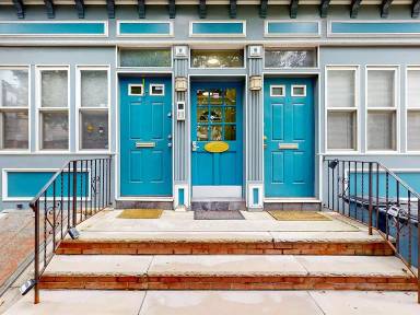 Main picture of 466 Monmouth St