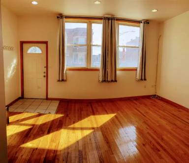 Main picture of 2932 S Lyman St