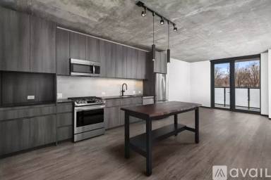 Main picture of 1446 W Randolph St