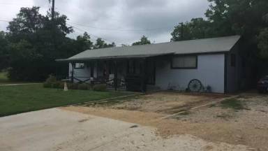 Main picture of 405A N Burleson St