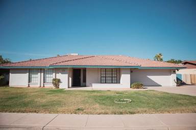 Main picture of 1526 E Fountain St