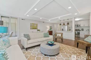Main picture of 201 East Chestnut Condo