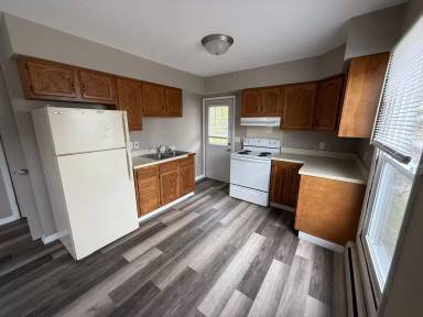 Main picture of 424 1/2 S Market St