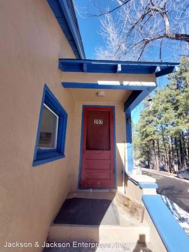 Main picture of 207 S Spring St