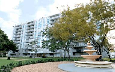 Main picture of 14200 Biscayne Blvd