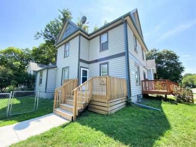 Main picture of 722 Grand Ave