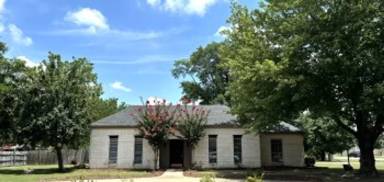Main picture of 3808 Moores Ln