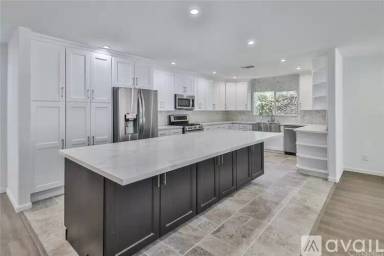 Main picture of 14434 Greenleaf St