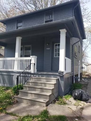 Main picture of 1900 Burnham St