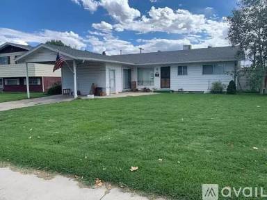Main picture of 2005 Gunnison Ave