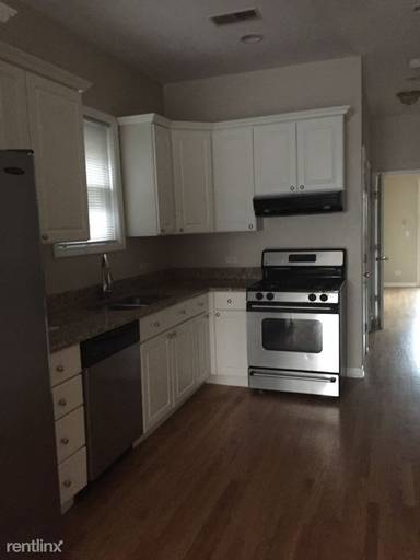 Main picture of 1742 W Foster Ave