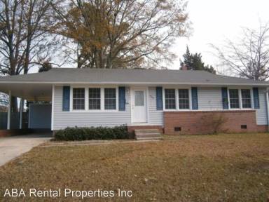 Main picture of 404 Henderson Dr