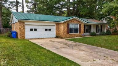 Main picture of 1705 Colonial Rd