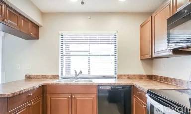 Main picture of 5843 Sherbrooke Oak