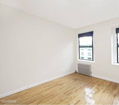 Main picture of 209 E 10th St