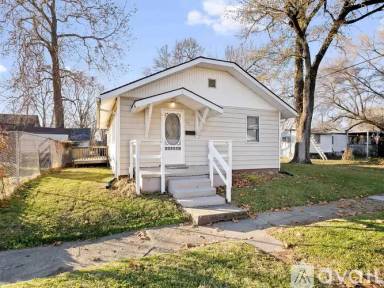 Main picture of 803 N Race St