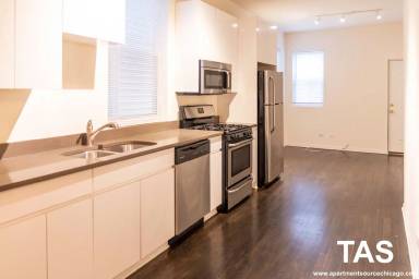 Main picture of 2438 N Ashland Ave