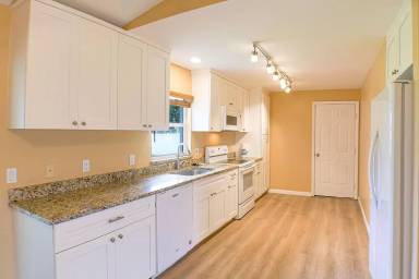 Main picture of 1005 SE 5th Ave