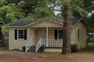 Main picture of 1404 E Lincoln Ave