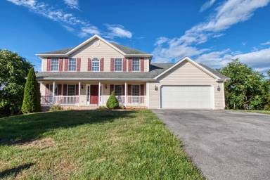 Main picture of 5 Whispering Wind Ct