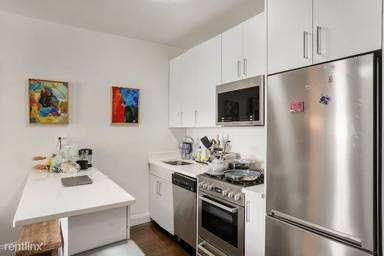 Main picture of 35 E 65th St