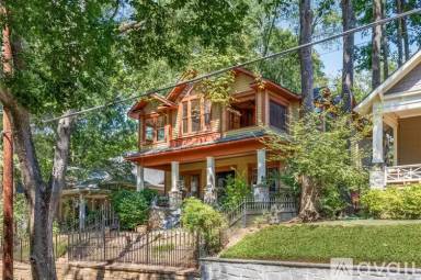 Main picture of 1070 Colquitt Ave NE