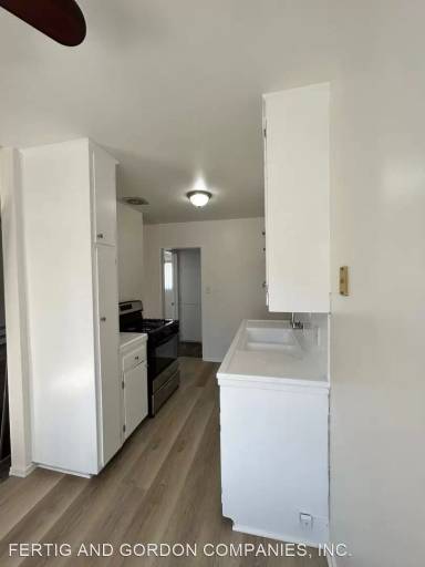 Main picture of 516 N Mar Vista Ave