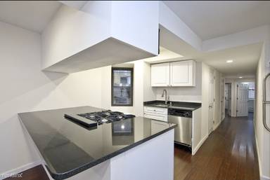 Main picture of 31 E 1st St