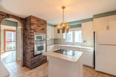 Main picture of 613 E Lincoln Ave