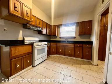 Main picture of 5640 W Diversey Ave