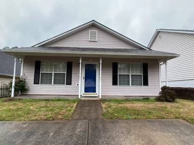 Main picture of 131 Oak Cir S